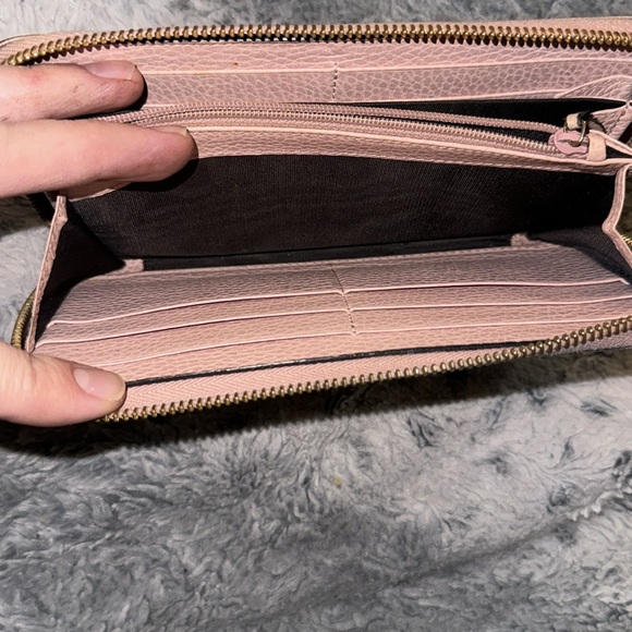 Women’s or Men’s Gucci Light Pink Leather Marmont Long wallet! Preloved but 8/10 - Picture 10 of 13